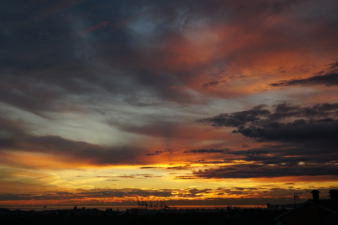 sunset  evening sky  clouds free photo