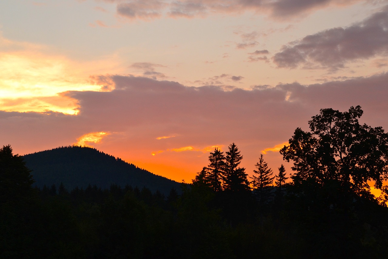 sunset  giant mountains  mountains free photo