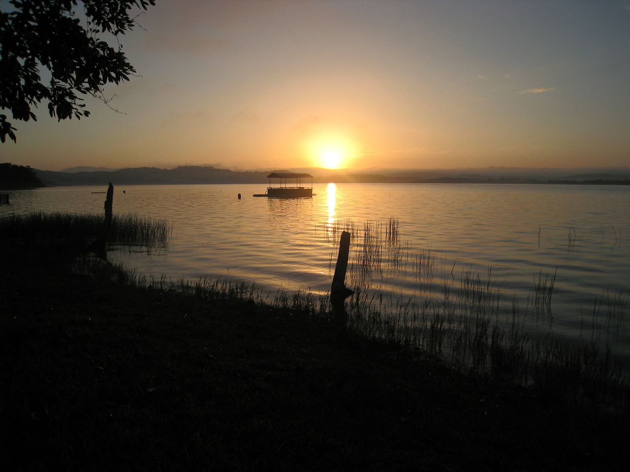 sunset lakeshore el remate free photo