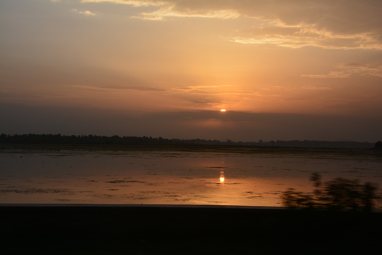 sunset kashmir dal lake free photo