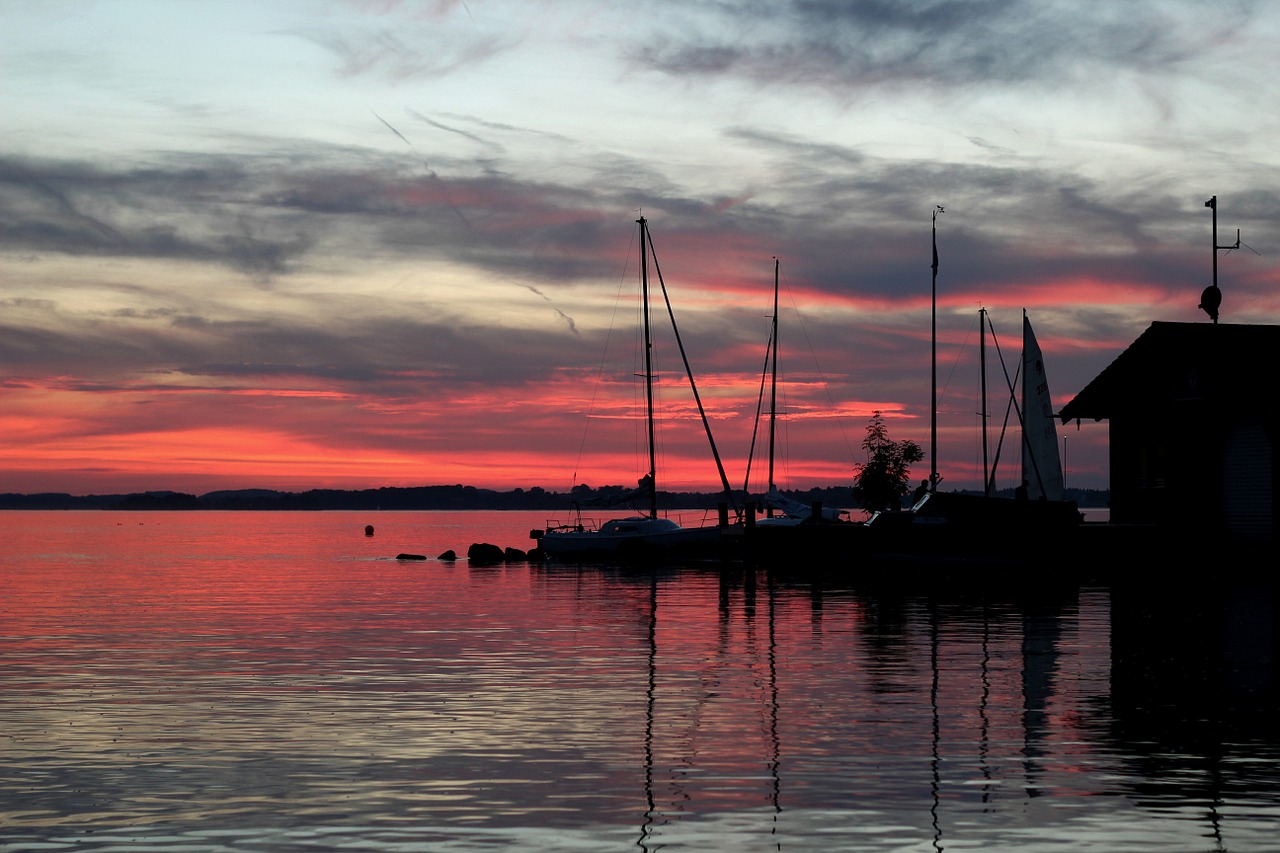 sunset lake boats free photo