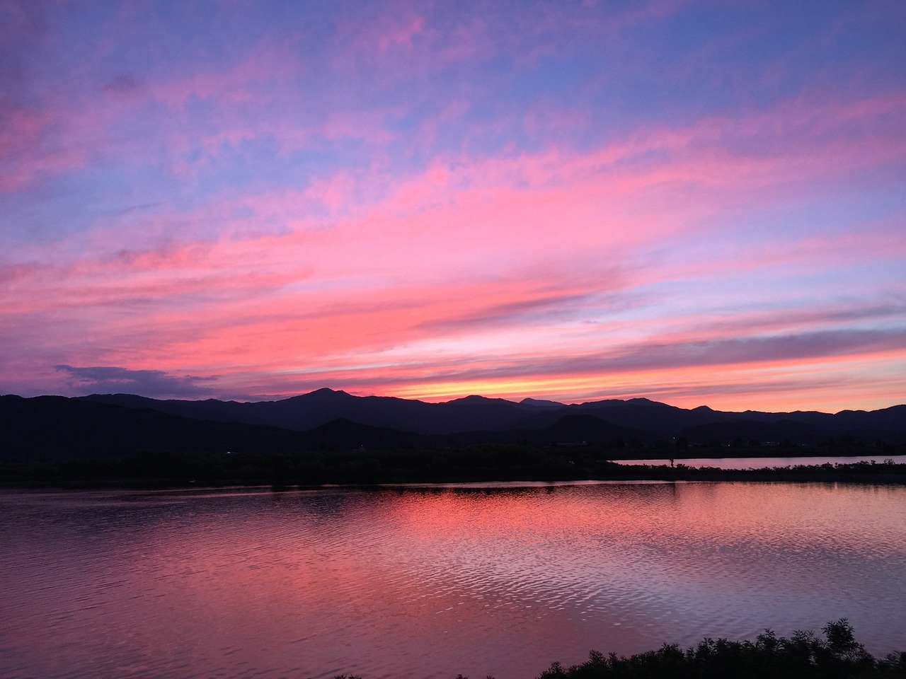 Download free photo of Glow,sunset,view,pink sunset,lake - from needpix.com