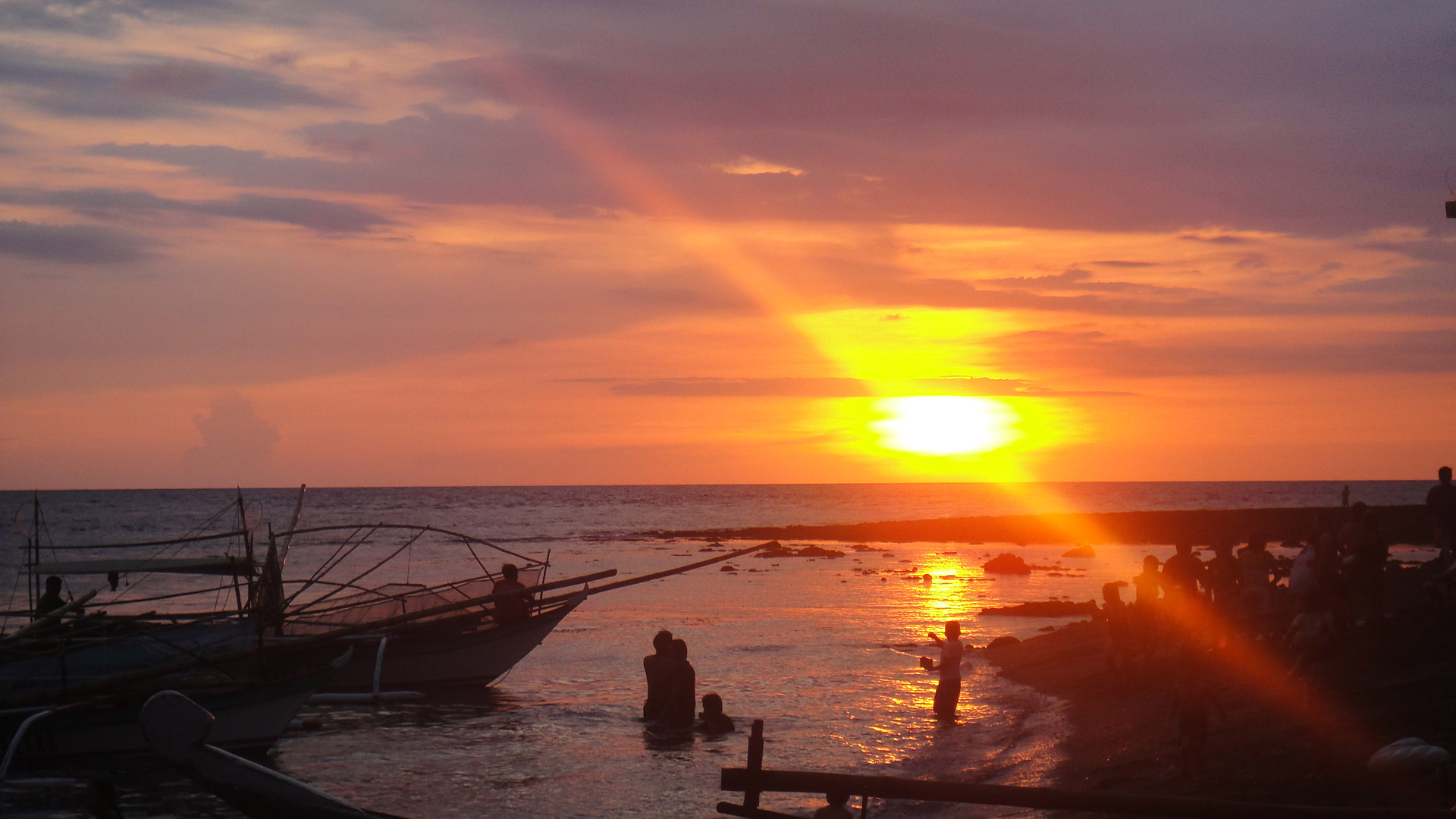 sunset people sun-rays free photo