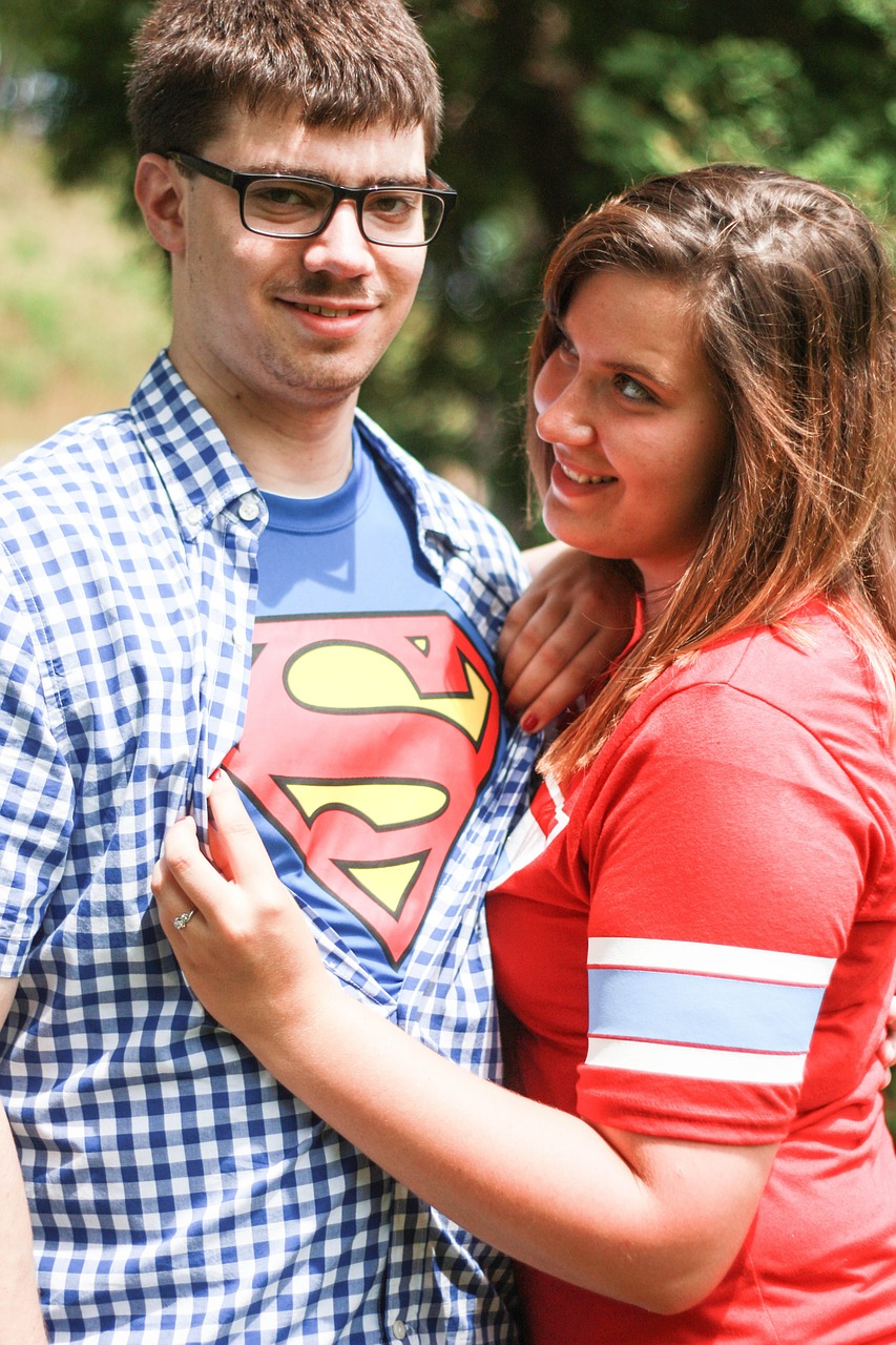 superman man woman free photo