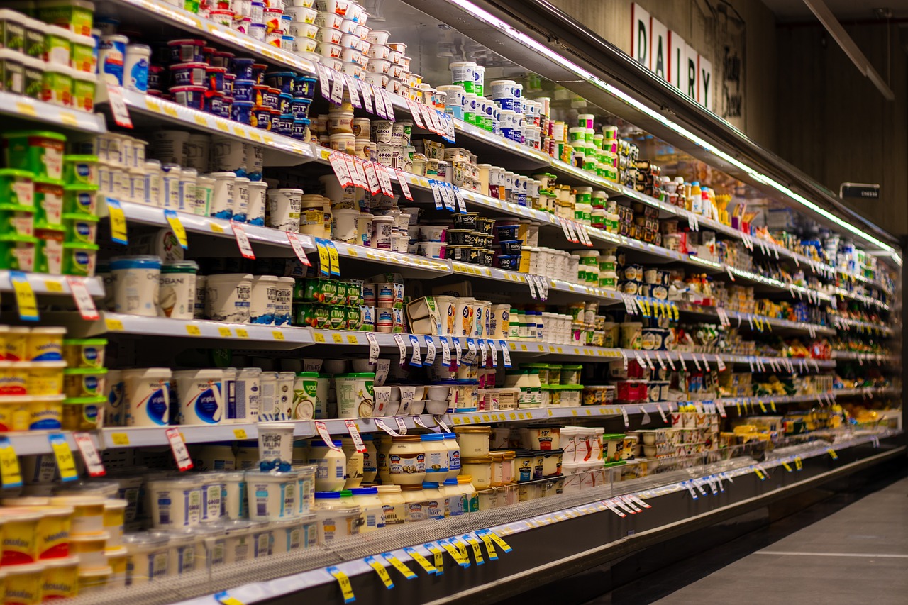 supermarket  shelf  blur free photo