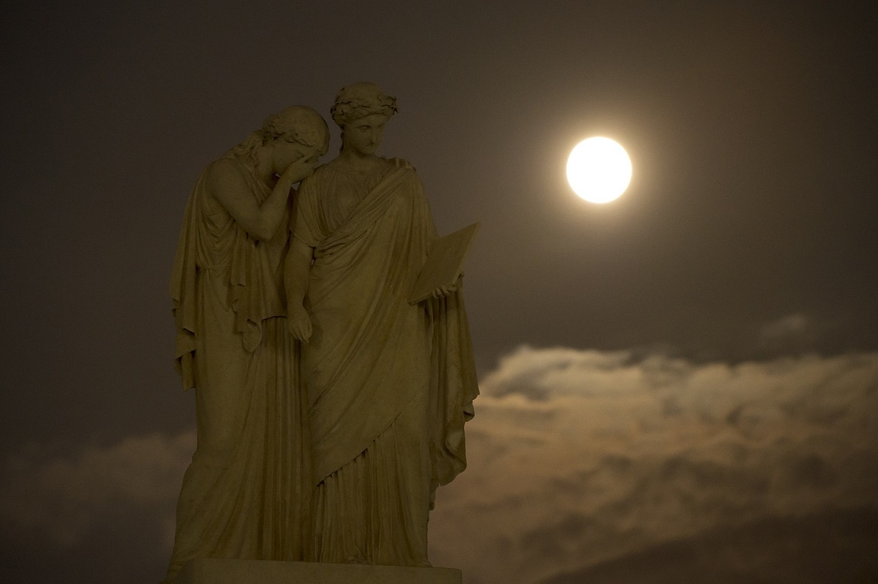 supermoon peace monument naval monument free photo