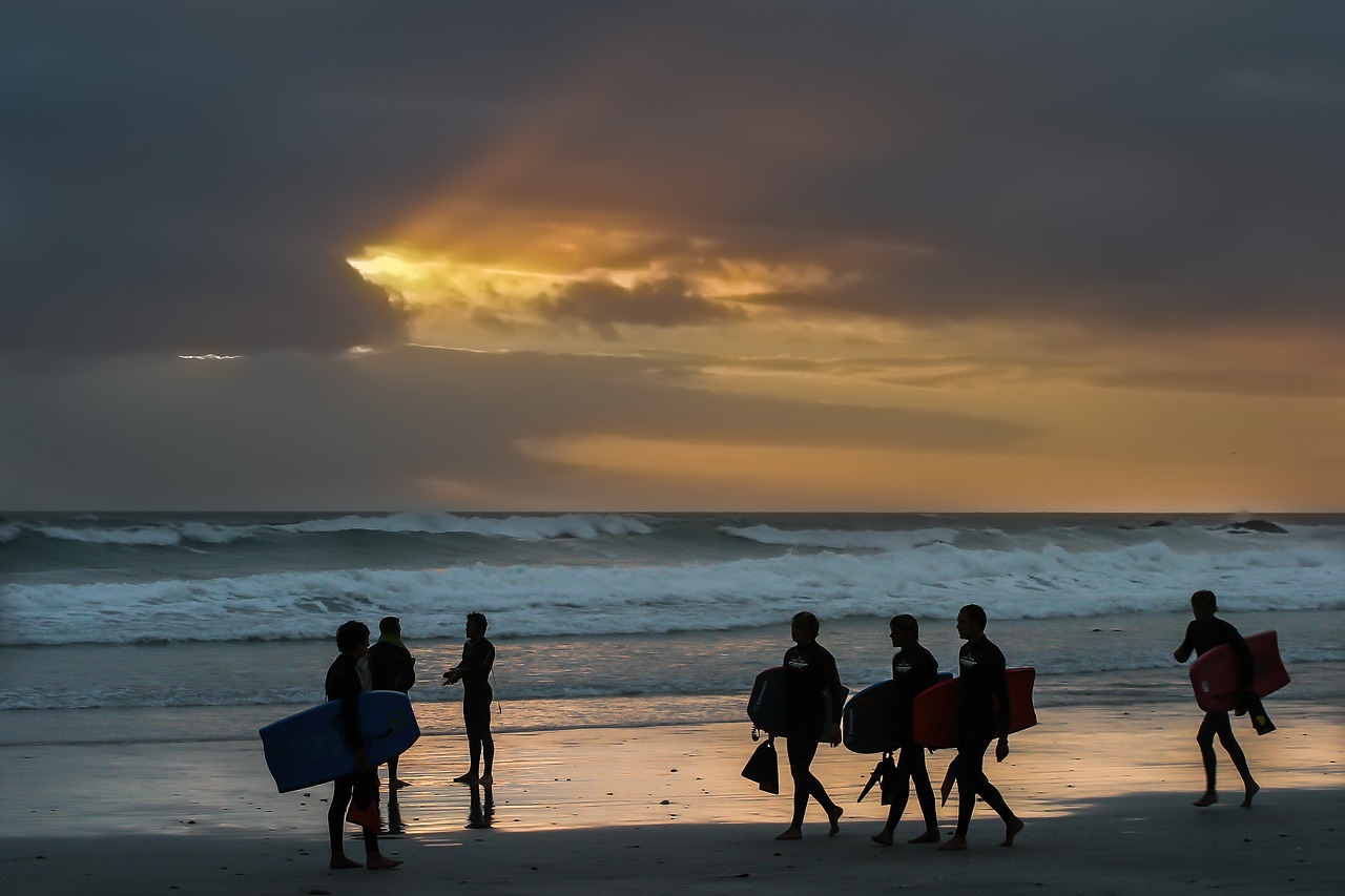surfer sunset group free photo
