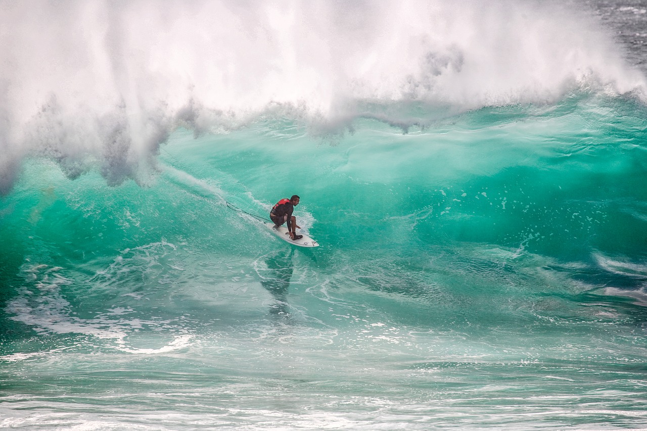 surfer big waves crisis free photo