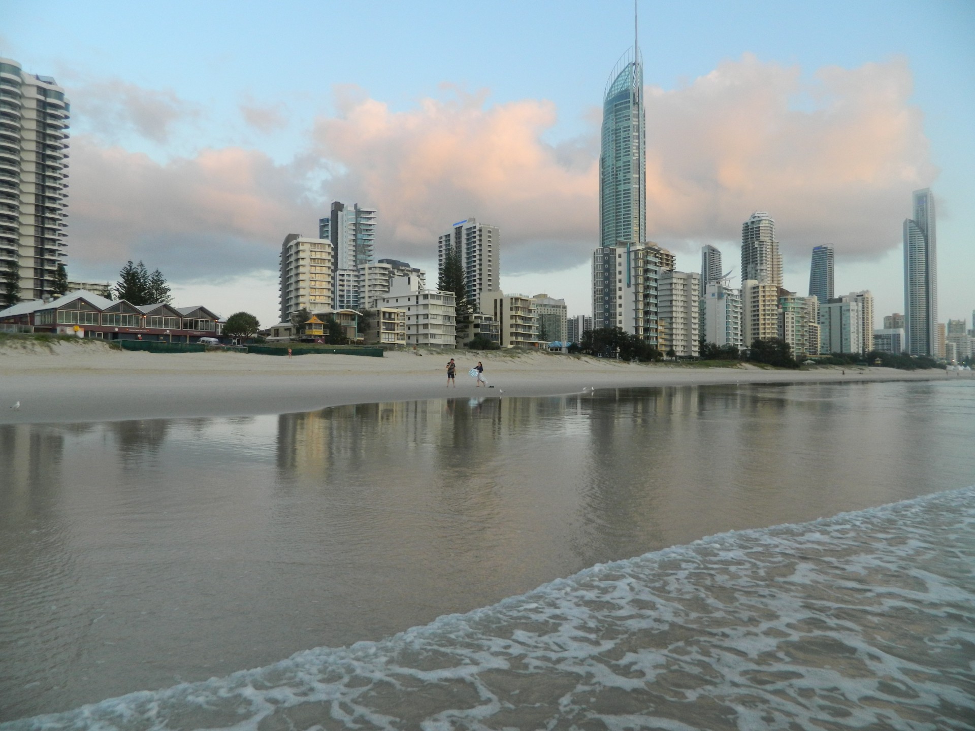 australia gold coast surfers free photo