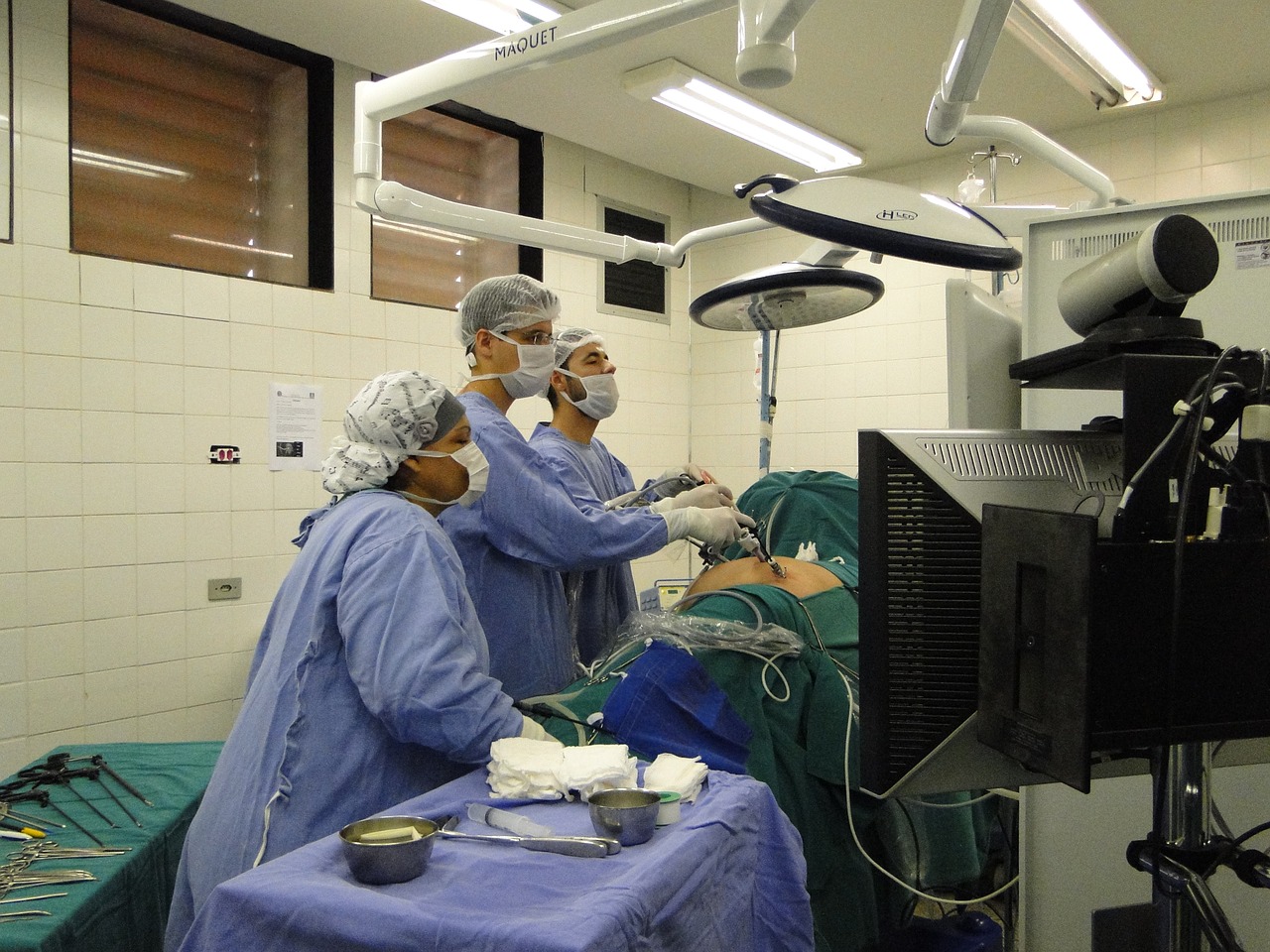surgery nephrectomy laparoscopy free photo