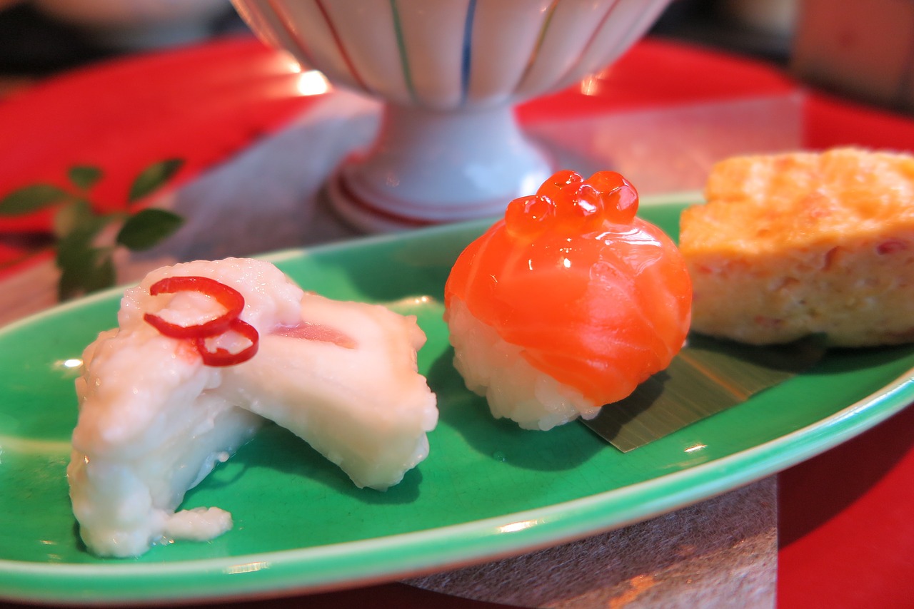 sushi salmon salmon roe free photo