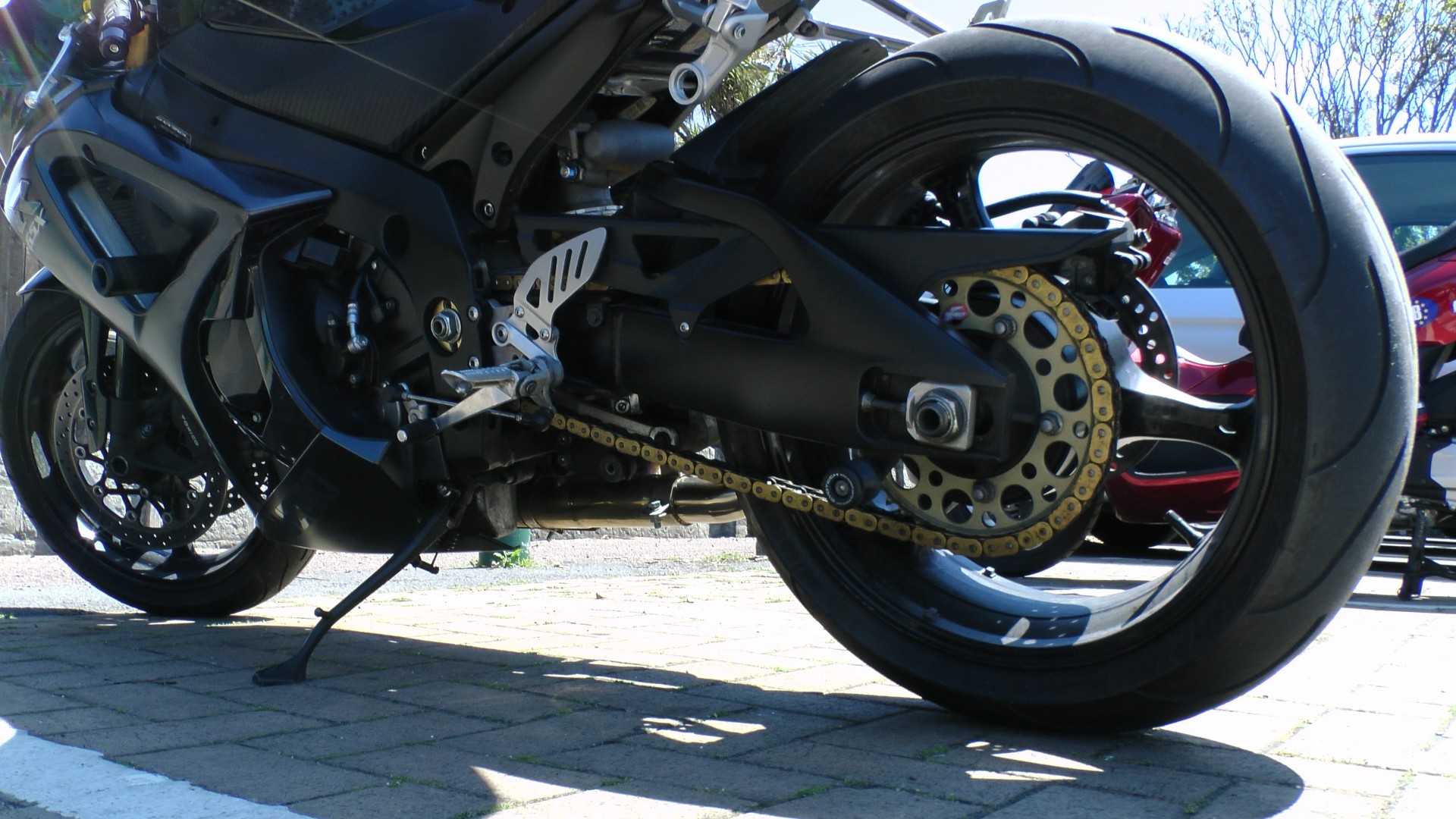 suzuki gsx-r motorcycle wheel chain pipes free photo