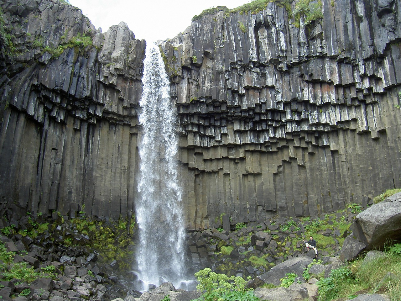 svartifoss waterfall basalt free photo
