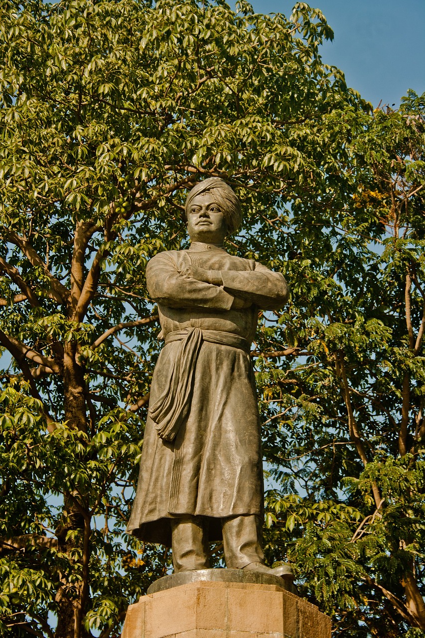swami vivekanand statue india free photo