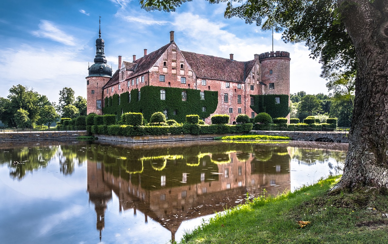 sweden moated castle southern sweden free photo