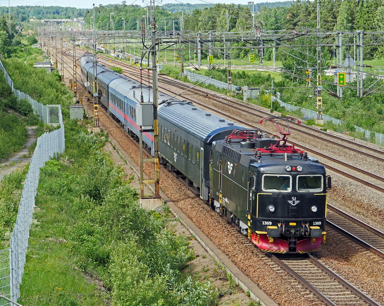 sweden  suburban train  stockholm free photo