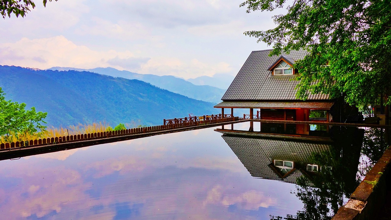 swimming pool infinity pool free photo