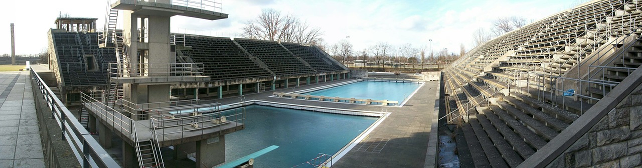 swimming pool berlin bench free photo