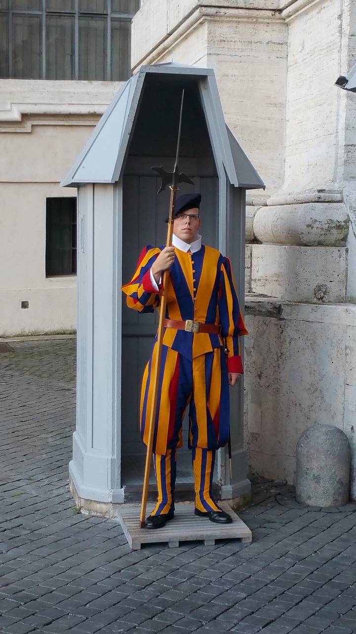 swiss guard vatican vatican guard free photo
