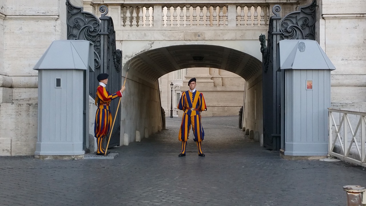 swiss guard vatican vatican guard free photo