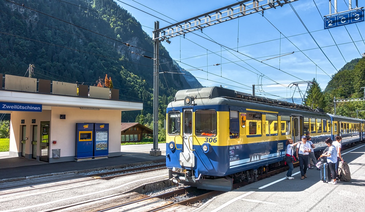 switzerland zweilutchinen railway free photo