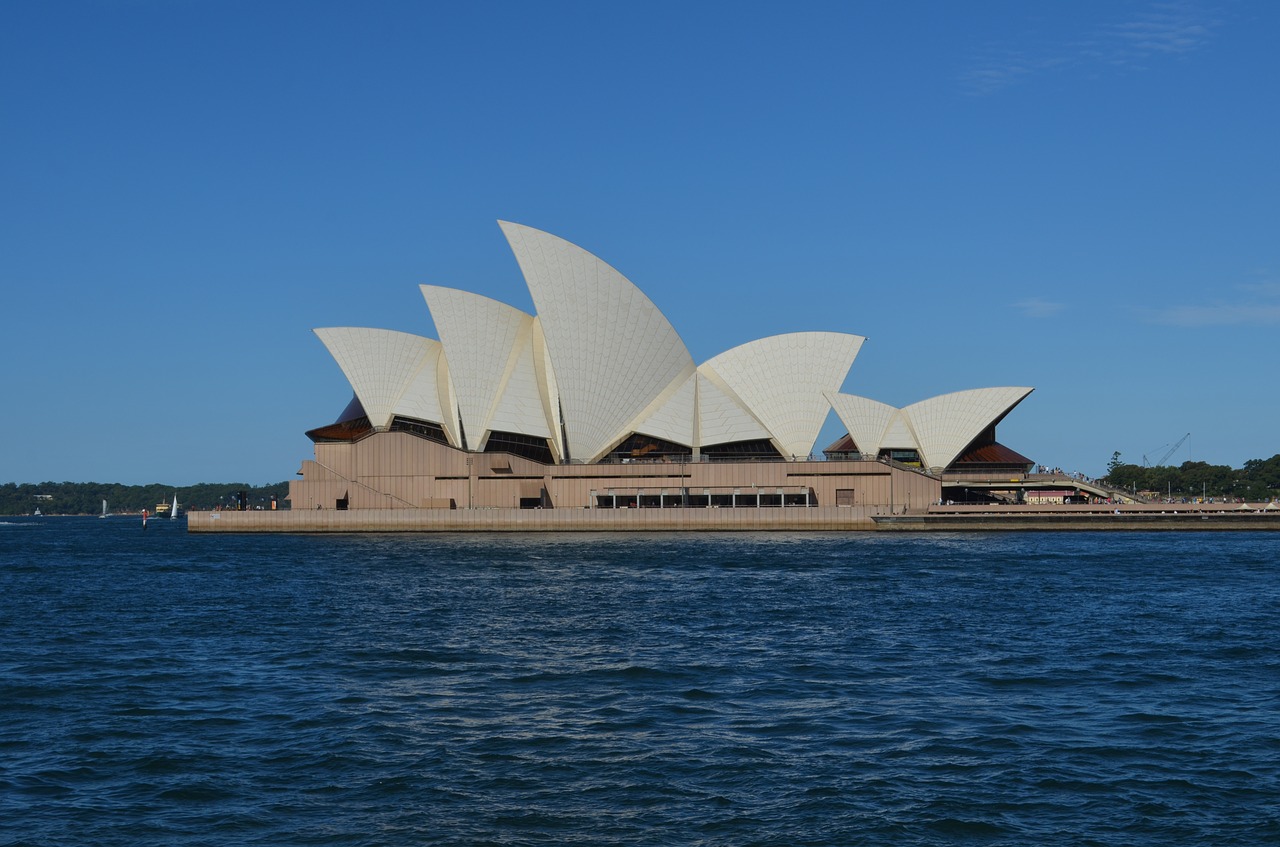 sydney harbour opera free photo