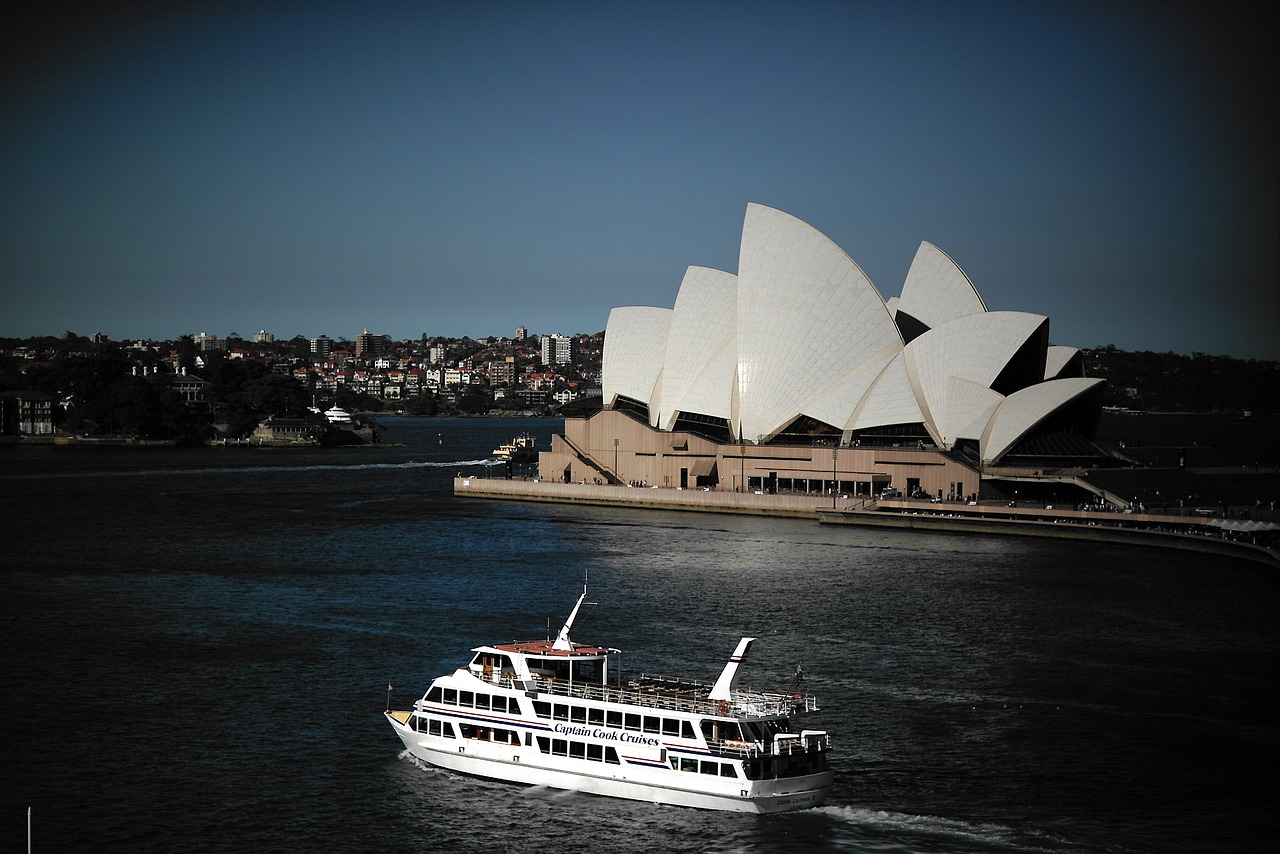sydney  opera house  pleasure boat free photo