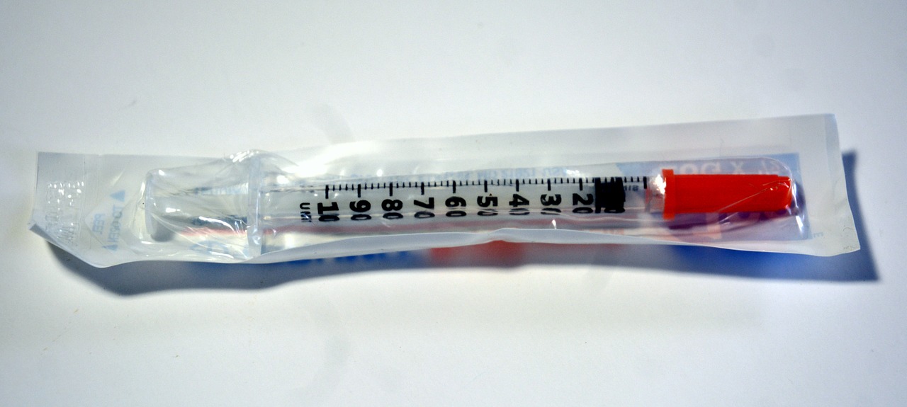 syringe needle diabetic free photo