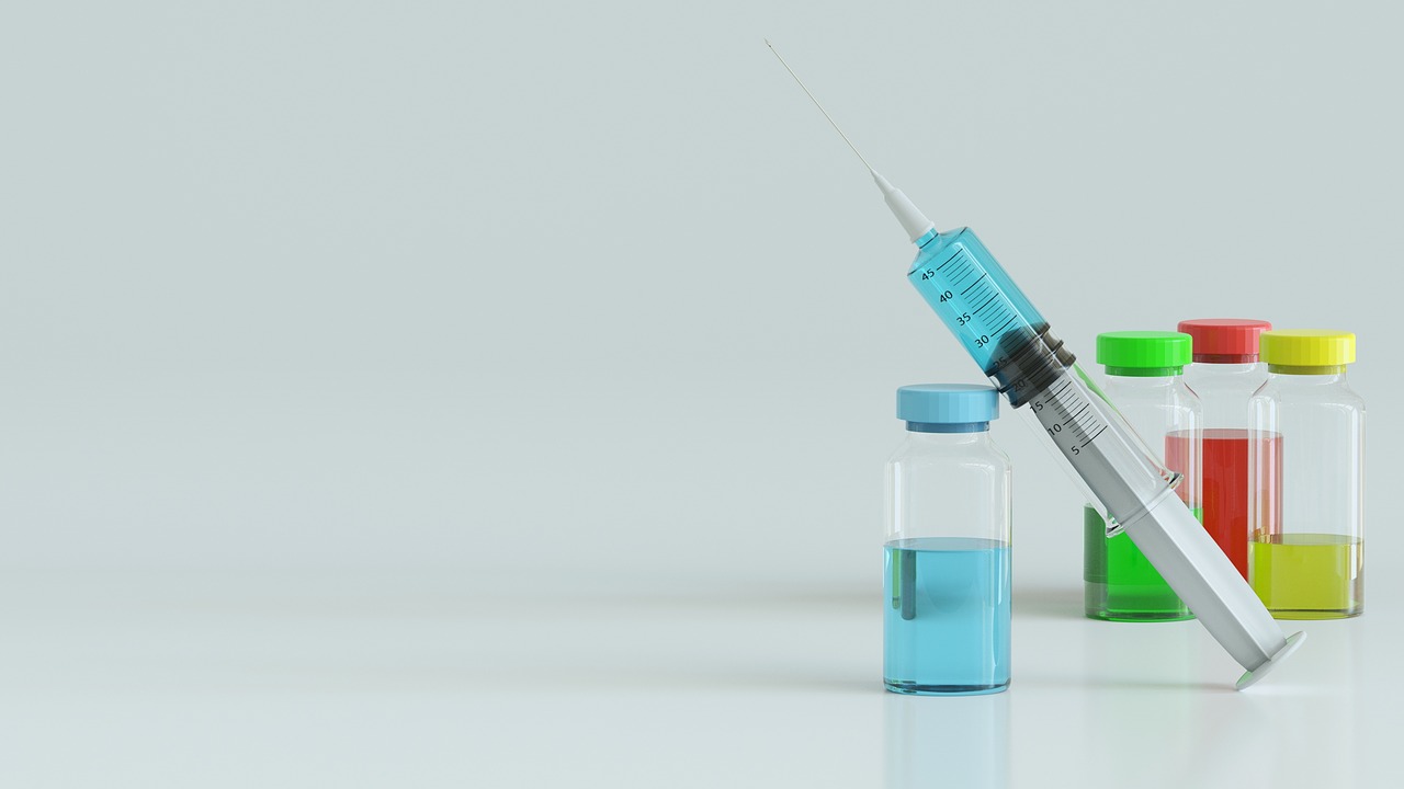 syringe  medical  vaccination free photo