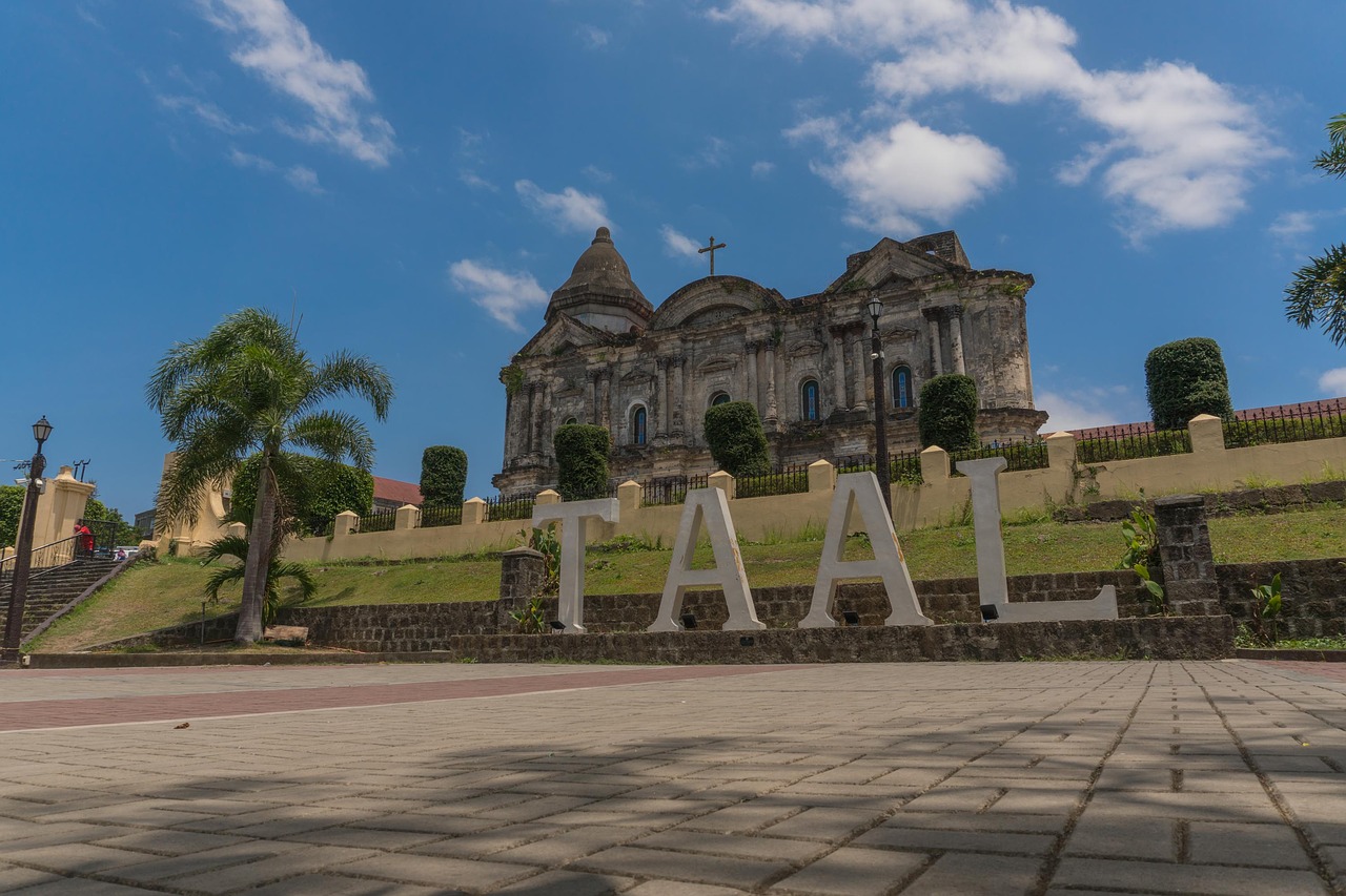 taal taal heritage church free photo