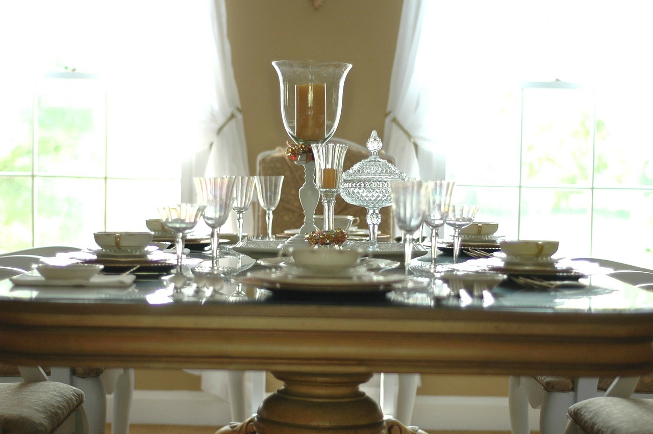 table setting dining room free photo