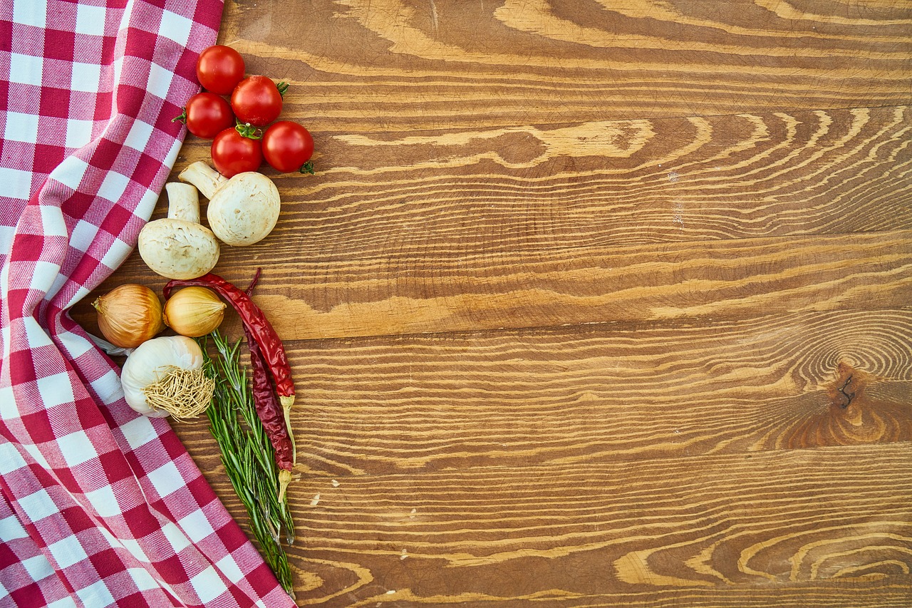 table tomato food free photo