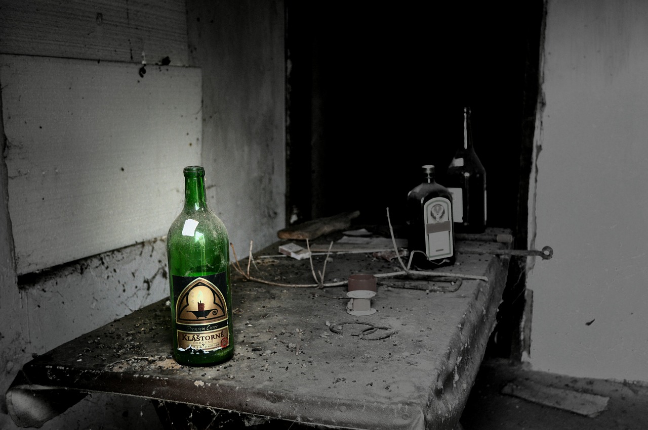 table glass abandoned free photo