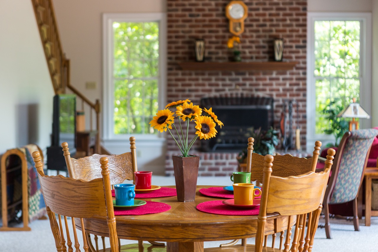 table  chairs  wood free photo