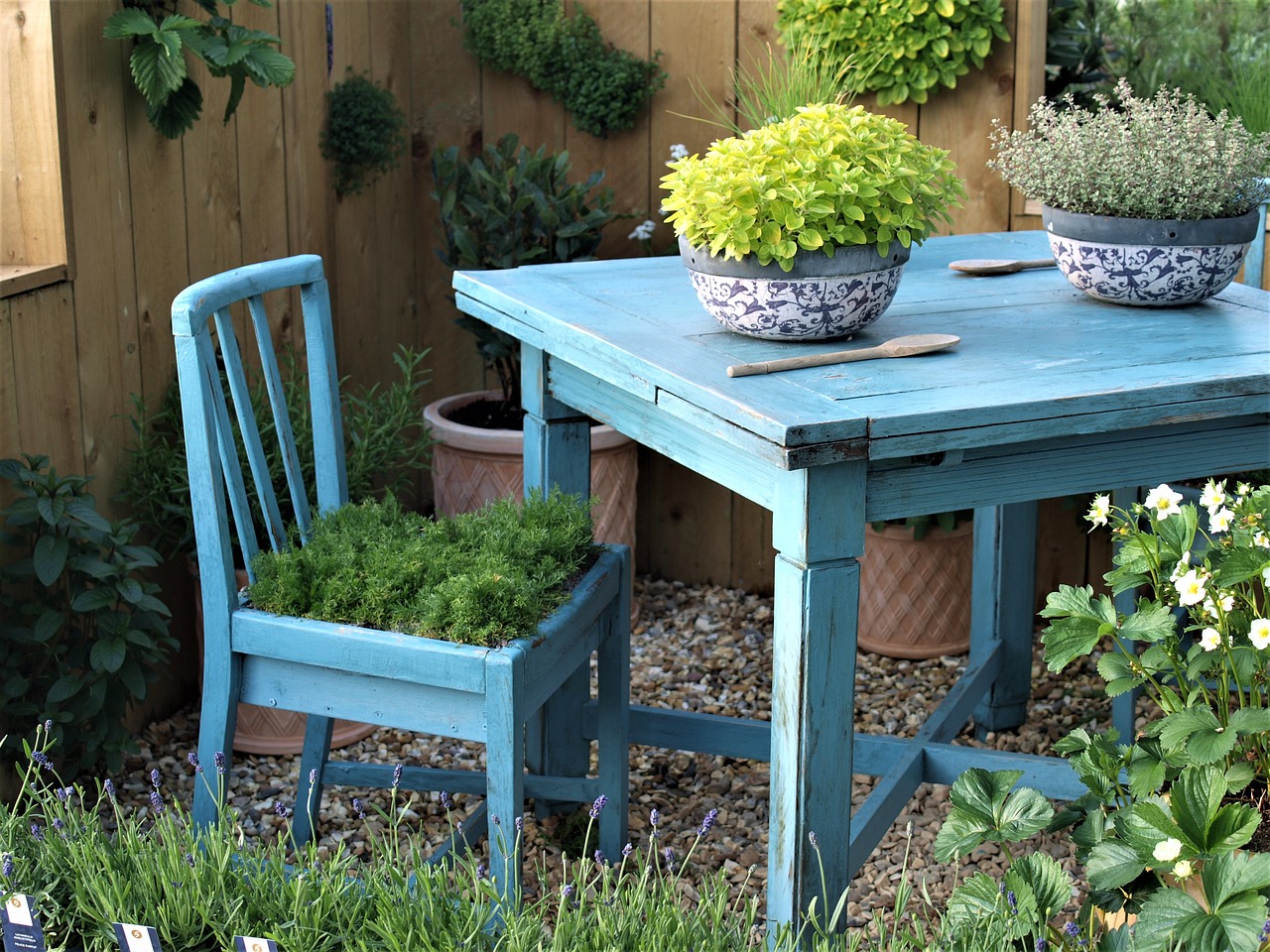 Журнальный столик для сада-огорода