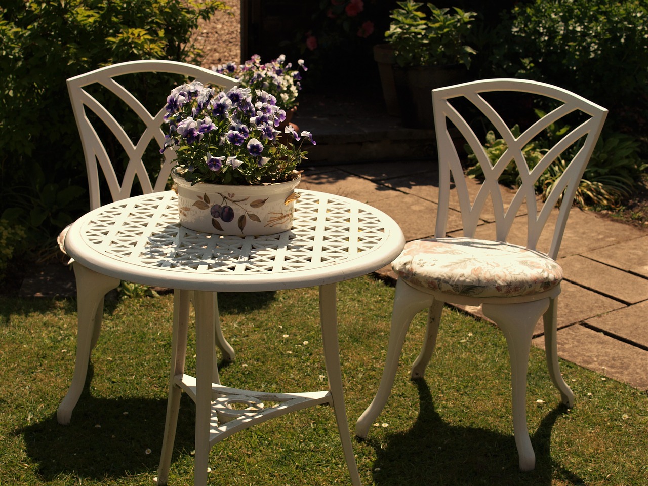 table  chairs  garden free photo