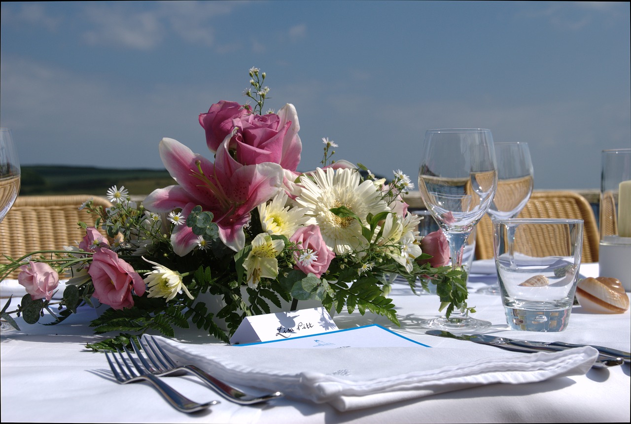 table  bouquet  romance free photo