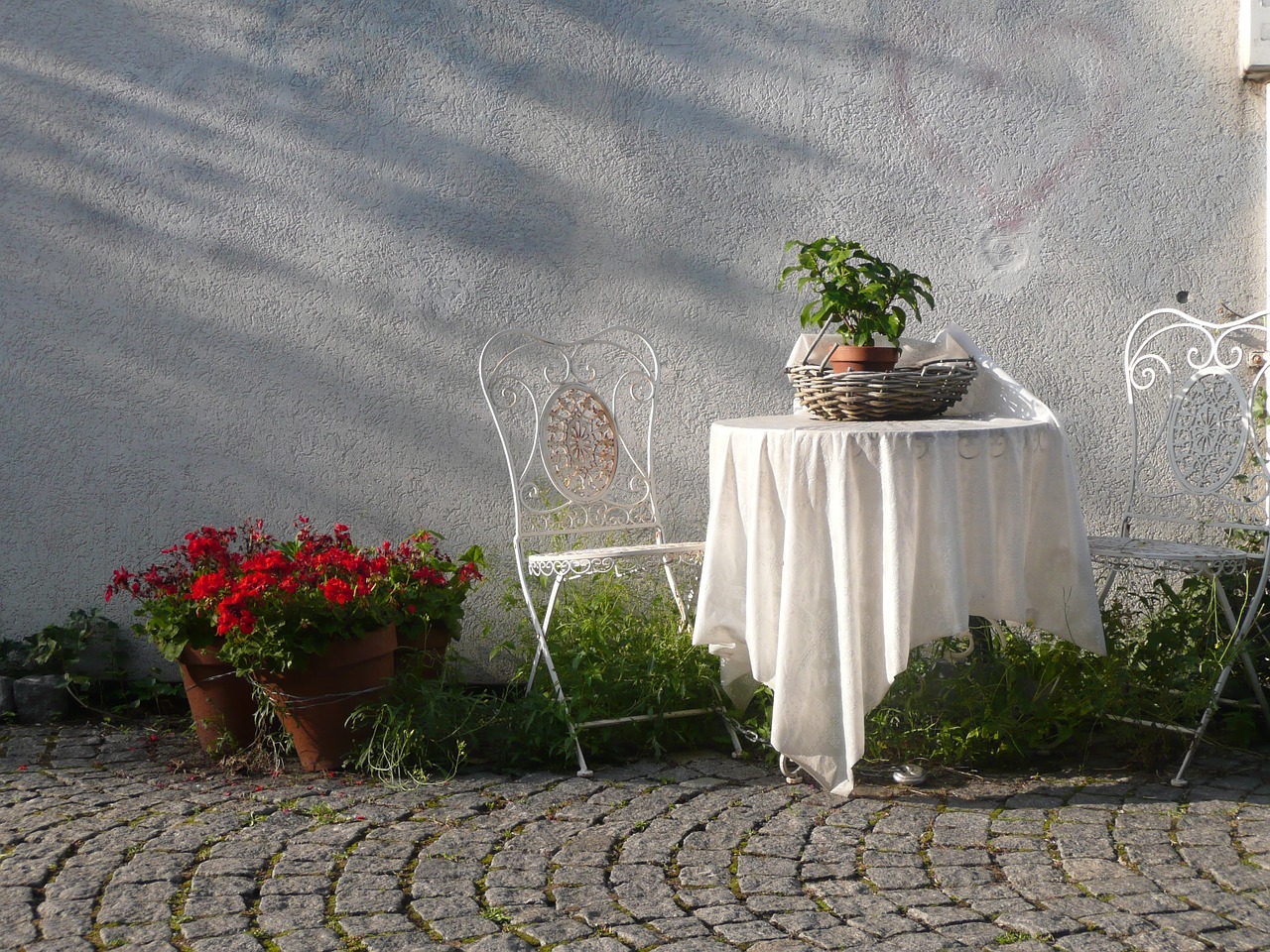 table chairs outside free photo