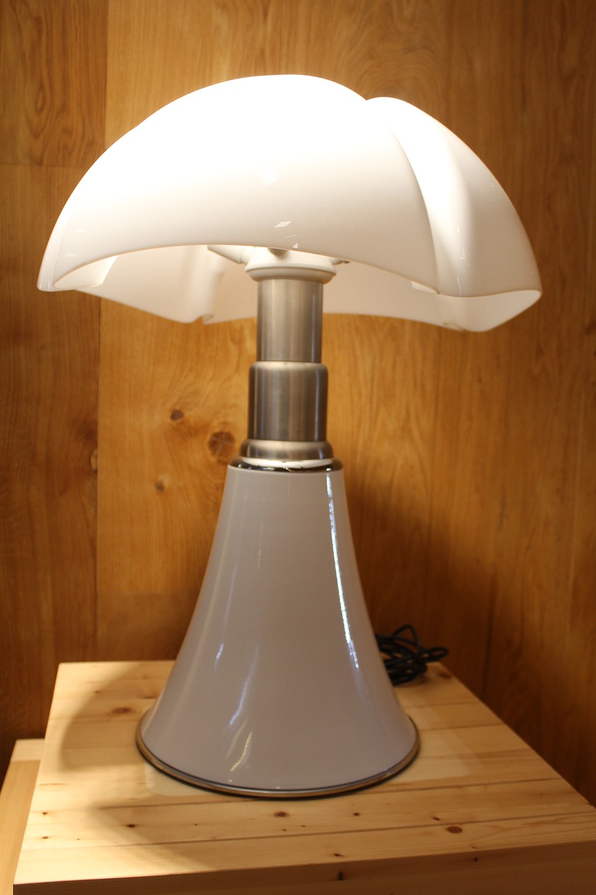 table lamp lamp light free photo