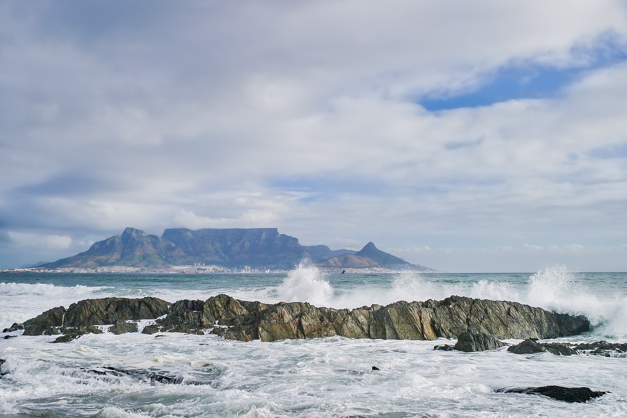 table mountain ocean sky free photo