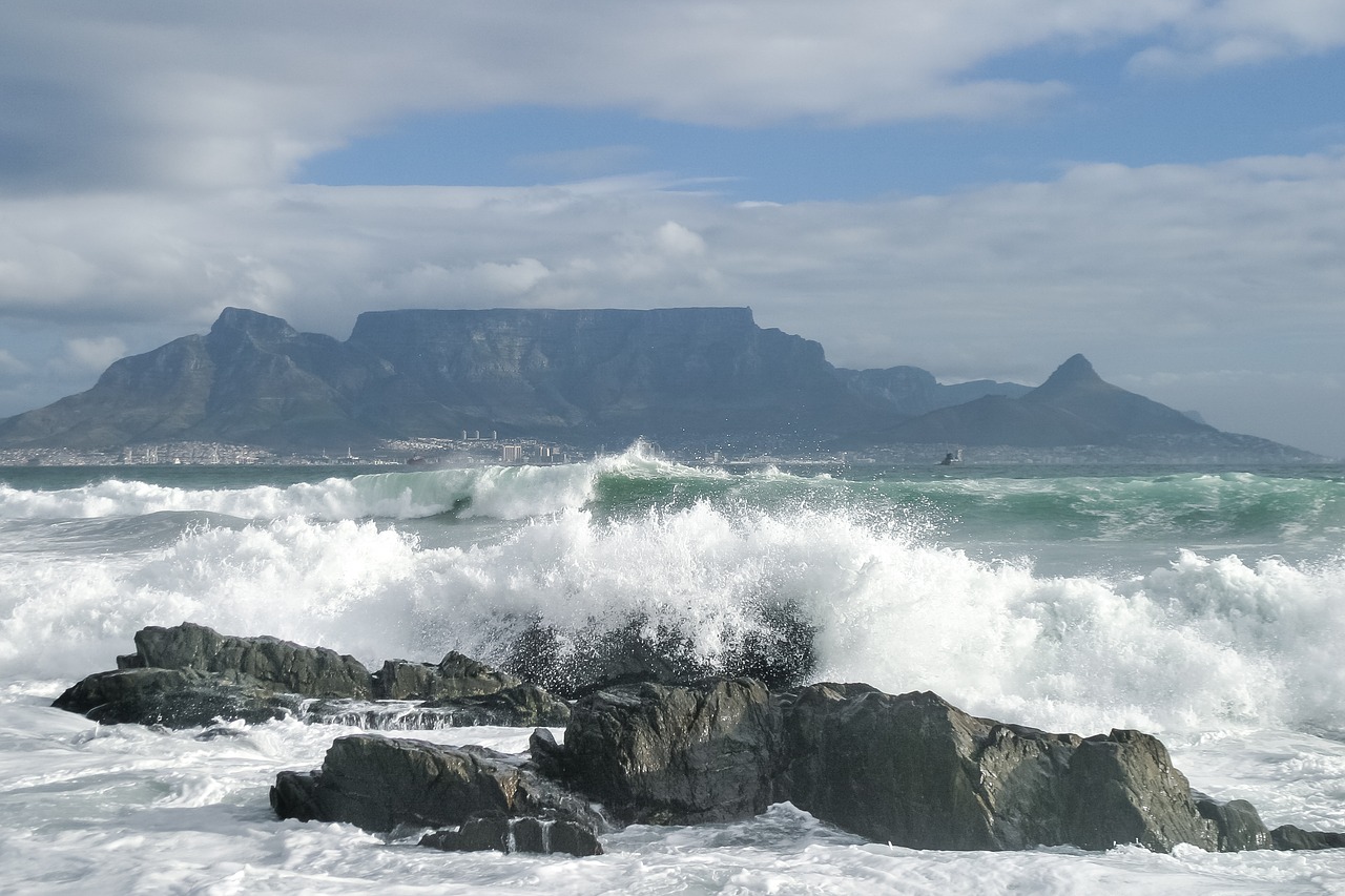 table mountain ocean sky free photo