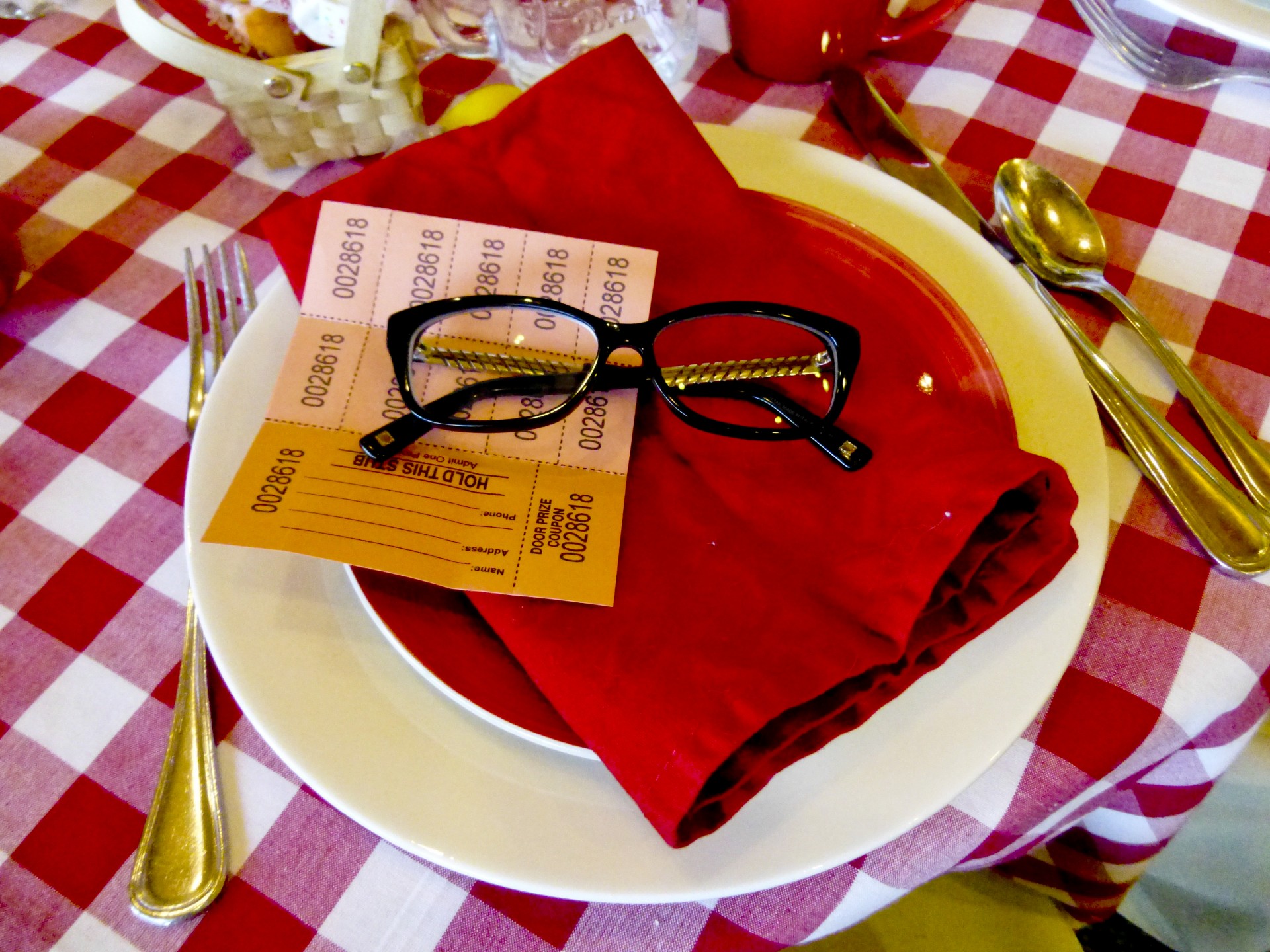 tablecloth red checkered free photo