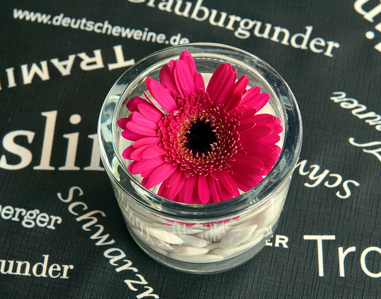 tablecloth  table decoration  flowers free photo