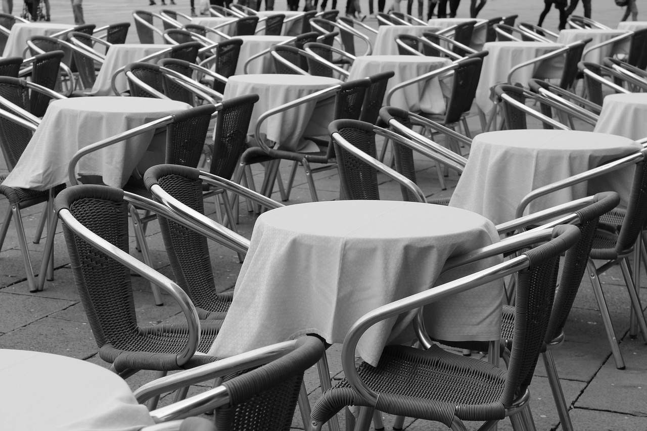 tables chairs venice free photo