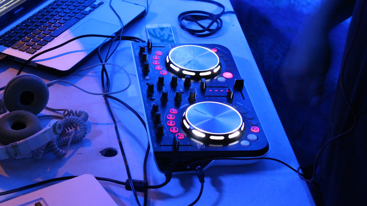 tables  electronic music  audio free photo