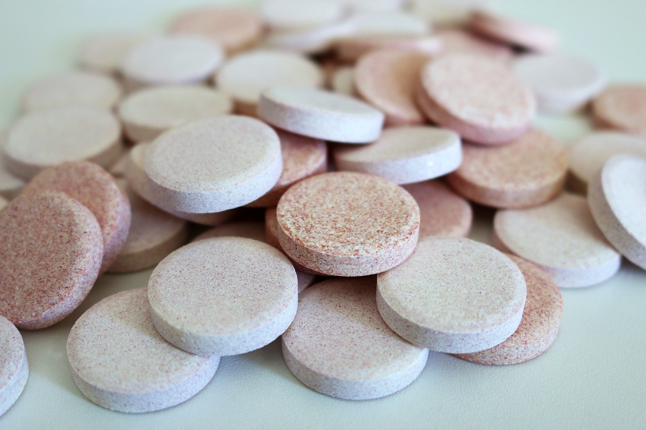 tablets  pills  vitamins free photo