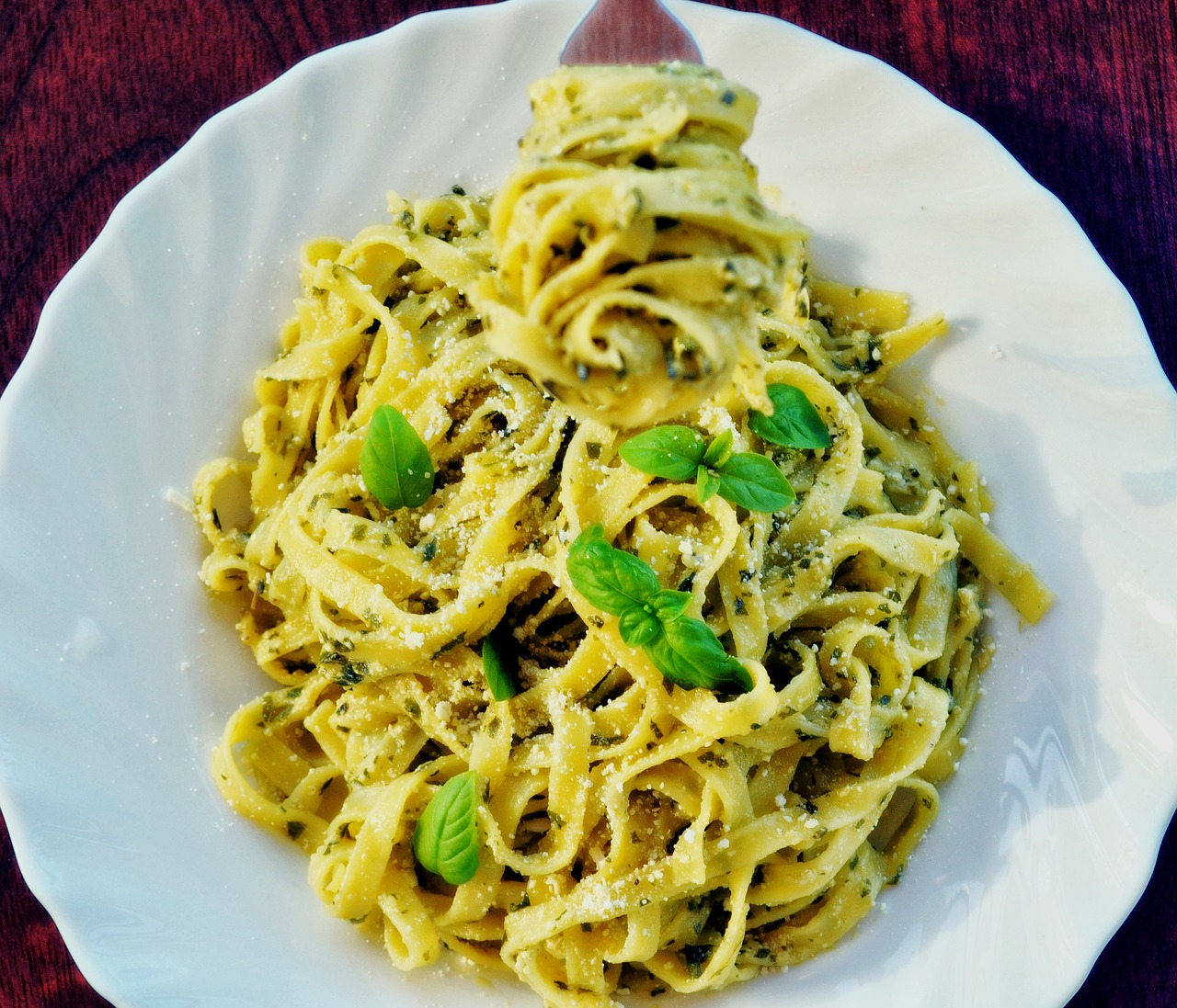 tagliatelle pasta on a fork food free photo