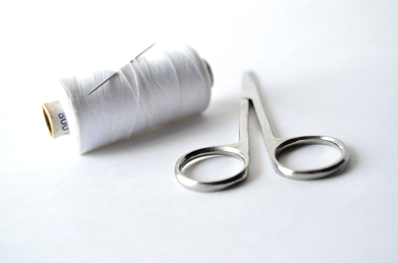 tailor thread scissors free photo