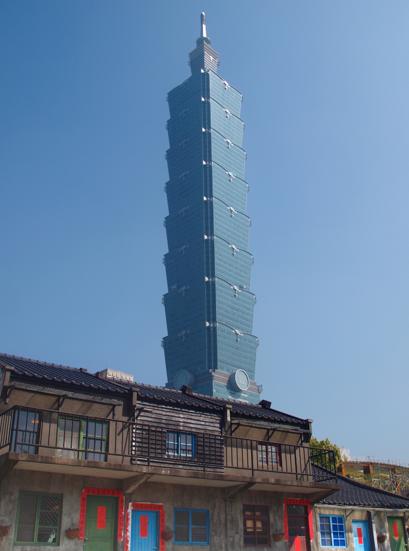 taipei 101 modern-ancient contrast taipei 101 from the southwest free photo