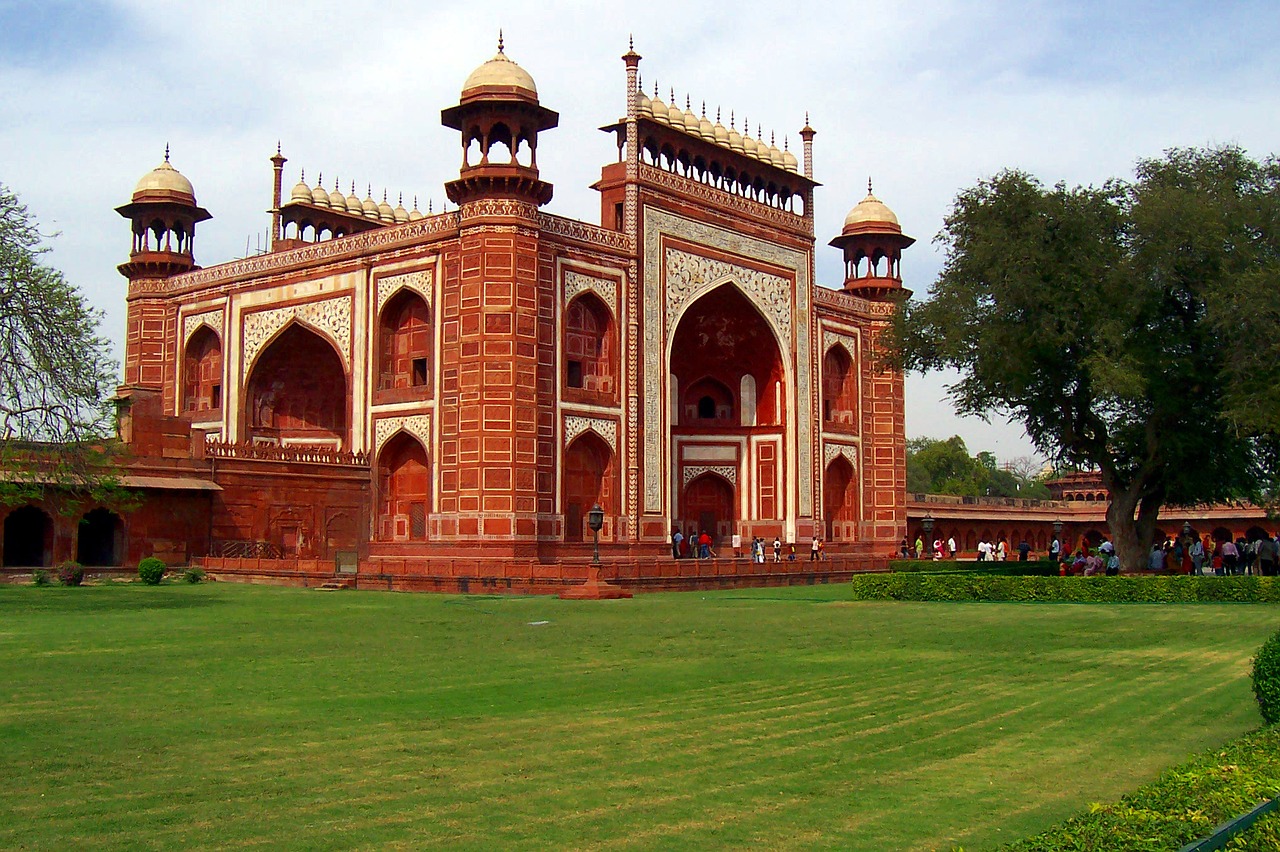 taj mahal entrance gate medieval architecture mughals india free photo